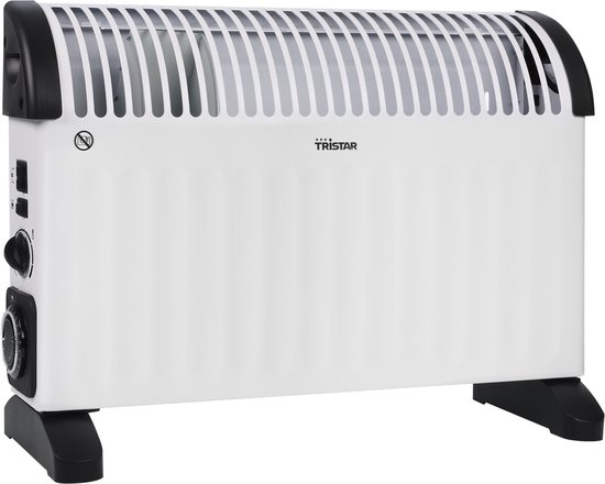 Witte Tristar convector kachel met zwarte voetjes en zwarte handvatten aan de zijkant. De kachel heeft een geperforeerd rooster.