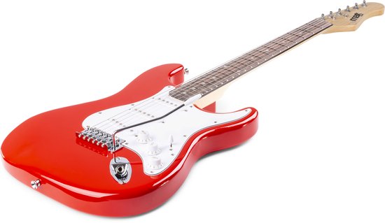 Rode elektrische gitaar met witte slagplaat, los op een witte achtergrond.