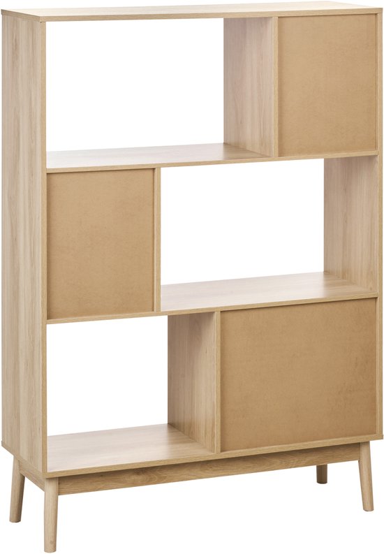 Lichte houten open boekenkast met schuine pootjes. Drie open vakken en drie gesloten vakken met bruine panelen.