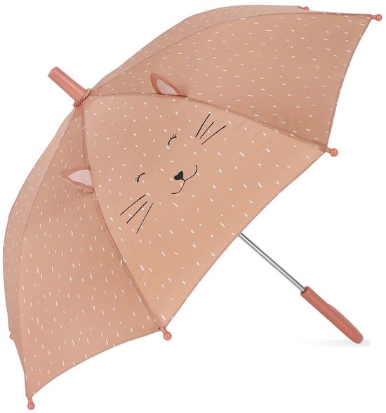 Parapluie rose ouvert à pois blancs, avec un visage et des oreilles de chat, doté d'une poignée en bois.