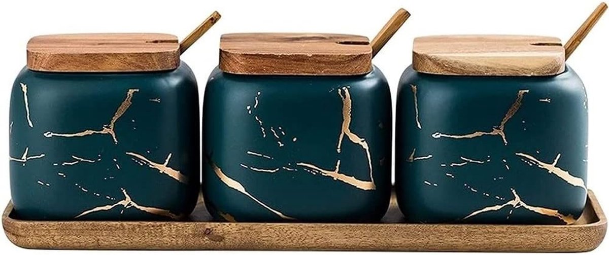 Keramische Kruidenpotjes Set – 3 Delig – Met Houten Deksel & Lepel – Specerijenpotten op Bamboe Tray – Groen Goud Marmer Look – Voor Suiker, Zout, Peper, Kruiden & Sauzen
