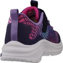 Achterkant van een navy sneaker met paarse, roze en turquoise glinsterende lijnen en een klittenbandsluiting.
