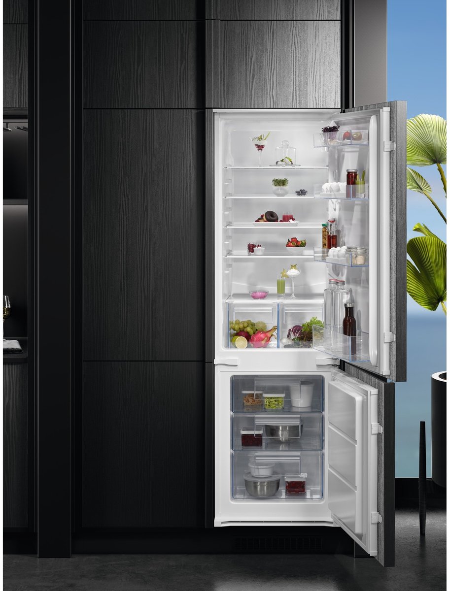 AEG OSC5S181ES, 271 l, SN-ST, 34 dB, 3,3 kg/24u, E, Wit