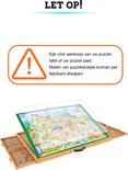 Waarschuwing over de afmetingen van puzzelstukjes. Houten puzzelbord met vier lades.