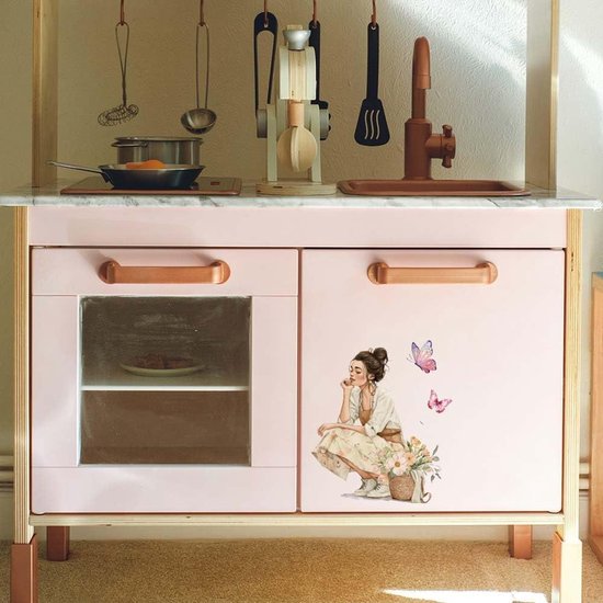 oosterse slaapkamer in stijl: hoge grijze Indiase kast houtsnijwerk oosterse slaapkamer in stijl: hoge grijze Indiase kast houtsnijwerk