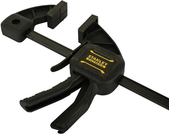 Zwarte Stanley Fatmax lijmklem met een lange, verstelbare arm en een zwarte handgreep.