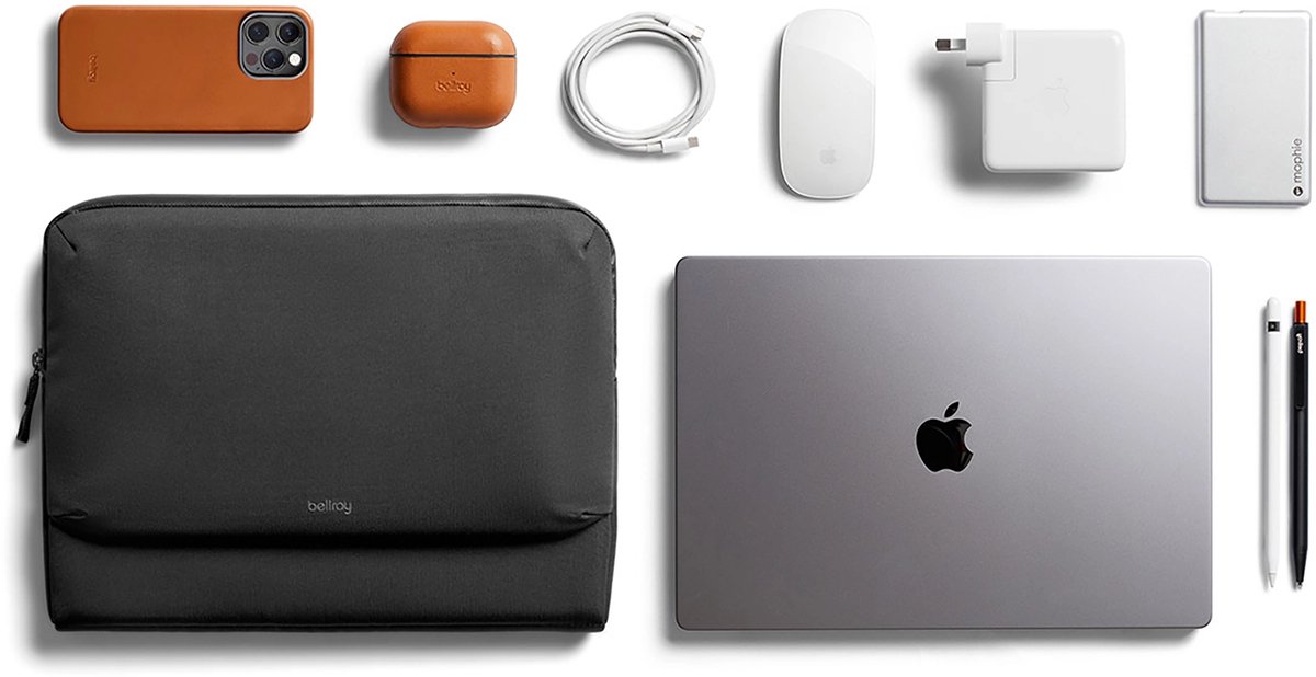 Bellroy Caddy Sleeve MacBook Pro/Air/Neo 13/14 – 255 × 330 × 25 mm Afmetingen – Beschikbaar in Vier Kleuren – Gemaakt van 90% Gerecycled Polyester - Zwart