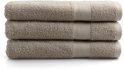 Stapel van drie beige badhanddoeken met een ribbelrand.