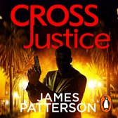 Boekhoes: Cross Justice van James Patterson. Een man in een pak met een pistool in een stad met palmbomen.