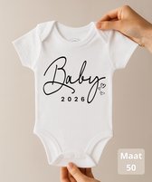 Ohana Advent® Bébé 2026 – Barboteuse Bébé avec texte – Nouveau-né taille 50 – 0 mois – Annonce de Grossesse et cadeau de maternité – 100 % Katoen – Coton Premium 260 g/m²