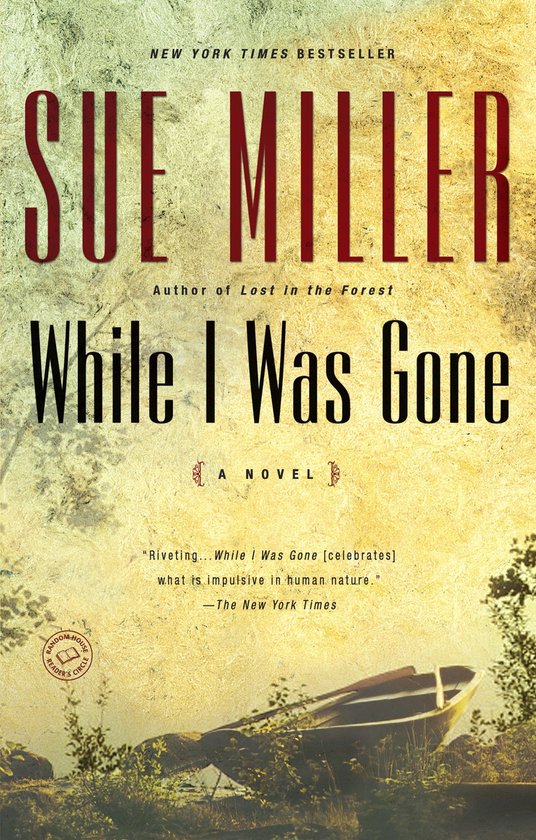 Boek "While I Was Gone" van Sue Miller. Met een boot in het water en de tekst "New York Times Bestseller".