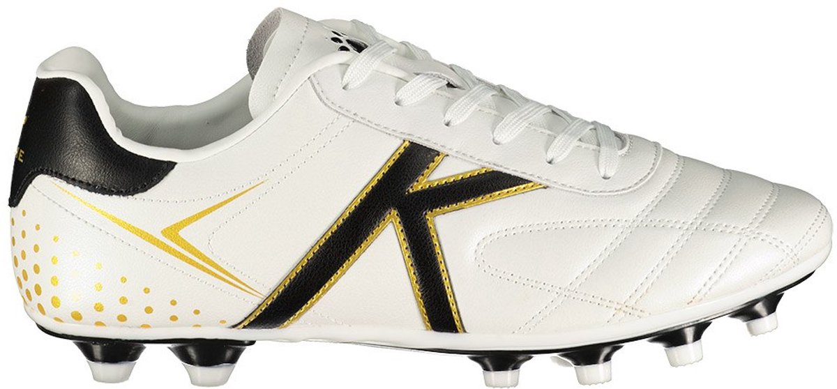 KELME K-Fighting MG Spear voetbalschoenen in wit met zwarte en gouden accenten, ontworpen voor topprestaties.