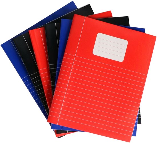 Un éventail de cahiers rouge, noir et bleu, avec un cahier rouge ouvert.