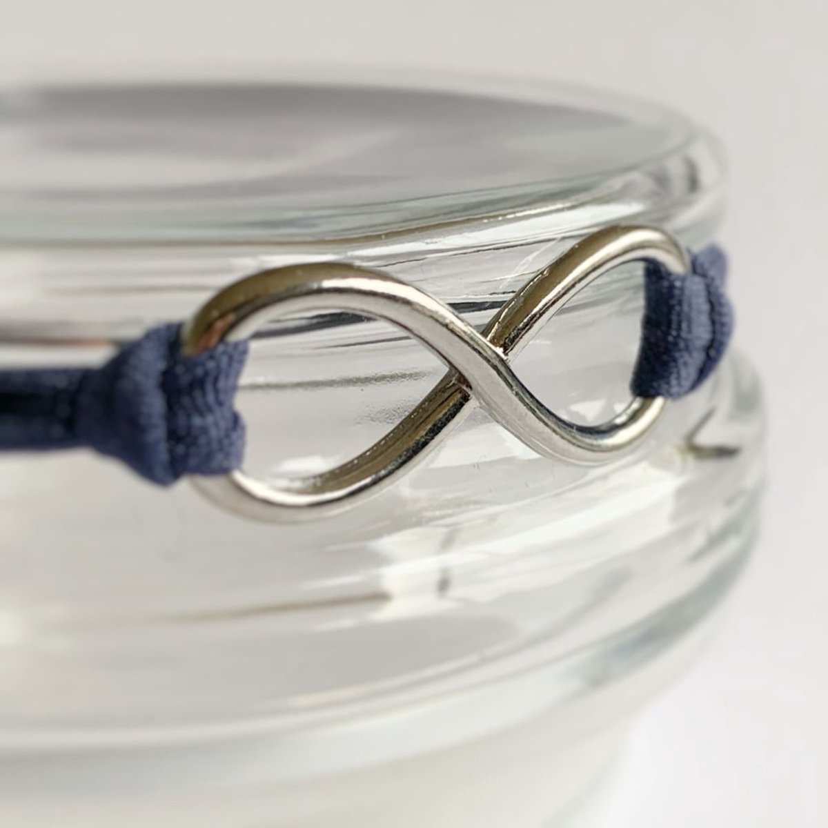 SportPresent® -Armband - Infinity - Donker Blauw - Elastiek - Sport - Tekst - Courage - Winner - Best - Never give up - Dream - Verstelbaar