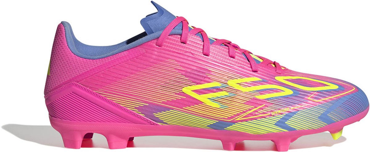 Roze Adidas F50 League voetbalschoenen EU 43 1/3 met Sprintgrid-print en lichtgewicht Fiberskin bovenwerk.