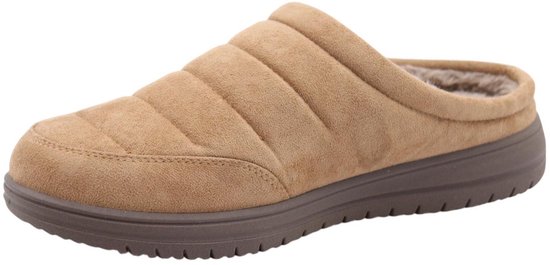 Bruine suède pantoffel met horizontale stiksels, een bruine rubberen zool en een zachte voering.