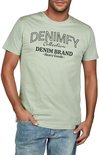 Man in een mintgroen DENIMFY T-shirt met ronde hals en zwarte tekst: 'Denimfy Collection Denim Brand Heavy Goods'.