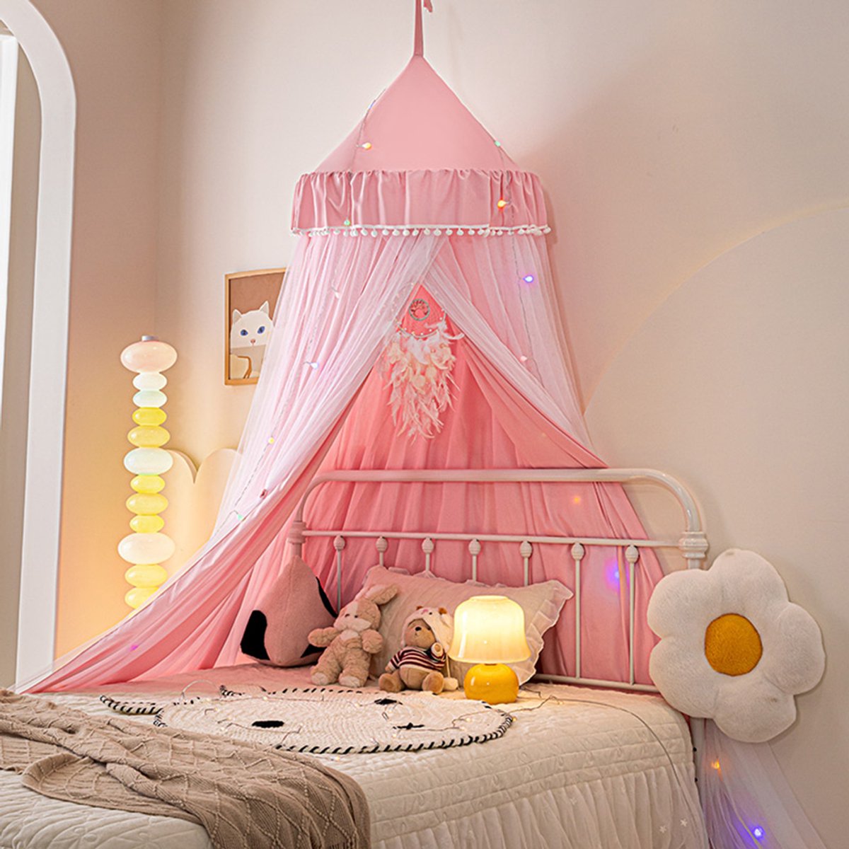 Qelus Baby Klamboe met Leuke Pomponnen - Dubbellaags Rond Muggennet - Inclusief Installatiemateriaal - Verduistering - Bedtent voor Babykamer/Tweepersoonsbed/Familiebed - Babyroze