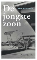 Boekomslag met de titel 'De jongste zoon' en 'Bart Meuleman'. De achtergrond is een zwart-witfoto van een modernistisch gebouw.