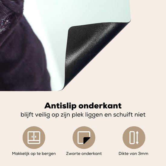 KitchenYeah® Inductie beschermer 81.6x52.7 cm - Franse Bulldog - Zwart - Stoel - Kookplaataccessoires - Afdekplaat voor kookplaat - Inductiebeschermer - Inductiemat - Inductieplaat mat