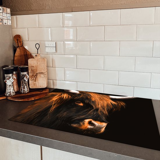 KitchenYeah® Inductie beschermer 76x51.5 cm - Schotse hooglander - Zwart - Vacht - Kookplaataccessoires - Afdekplaat voor kookplaat - Inductiebeschermer - Inductiemat - Inductieplaat mat