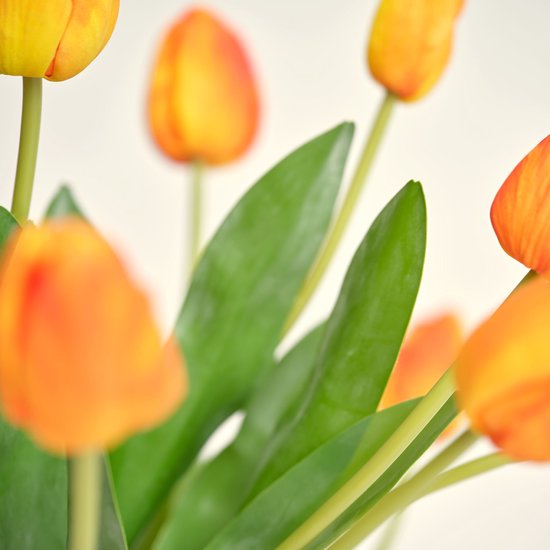 Blooming Good - Zijden Kunst Tulpen boeket inclusief Gratis Vaas! - Real Touch Tulpen - Good MC.12 - Oranje Tulpen - Premium Kwaliteit - 50 cm hoog - Blooming Good
