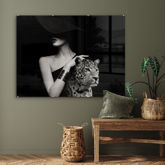 MuchoWow® Glasschilderij 120x90 cm - Schilderij acrylglas - Vrouw - Luipaard - Luxe - Zwart - Wit - Dier - Foto op glas - Muurdecoratie woonkamer - Wanddecoratie slaapkamer - Schilderijen