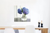Wanddecoratie Metaal - Aluminium Schilderij Industrieel - Blauwe hortensia's in vaas - 50x50 cm - Dibond - Foto op aluminium - Industriële muurdecoratie - Voor de woonkamer/slaapkamer