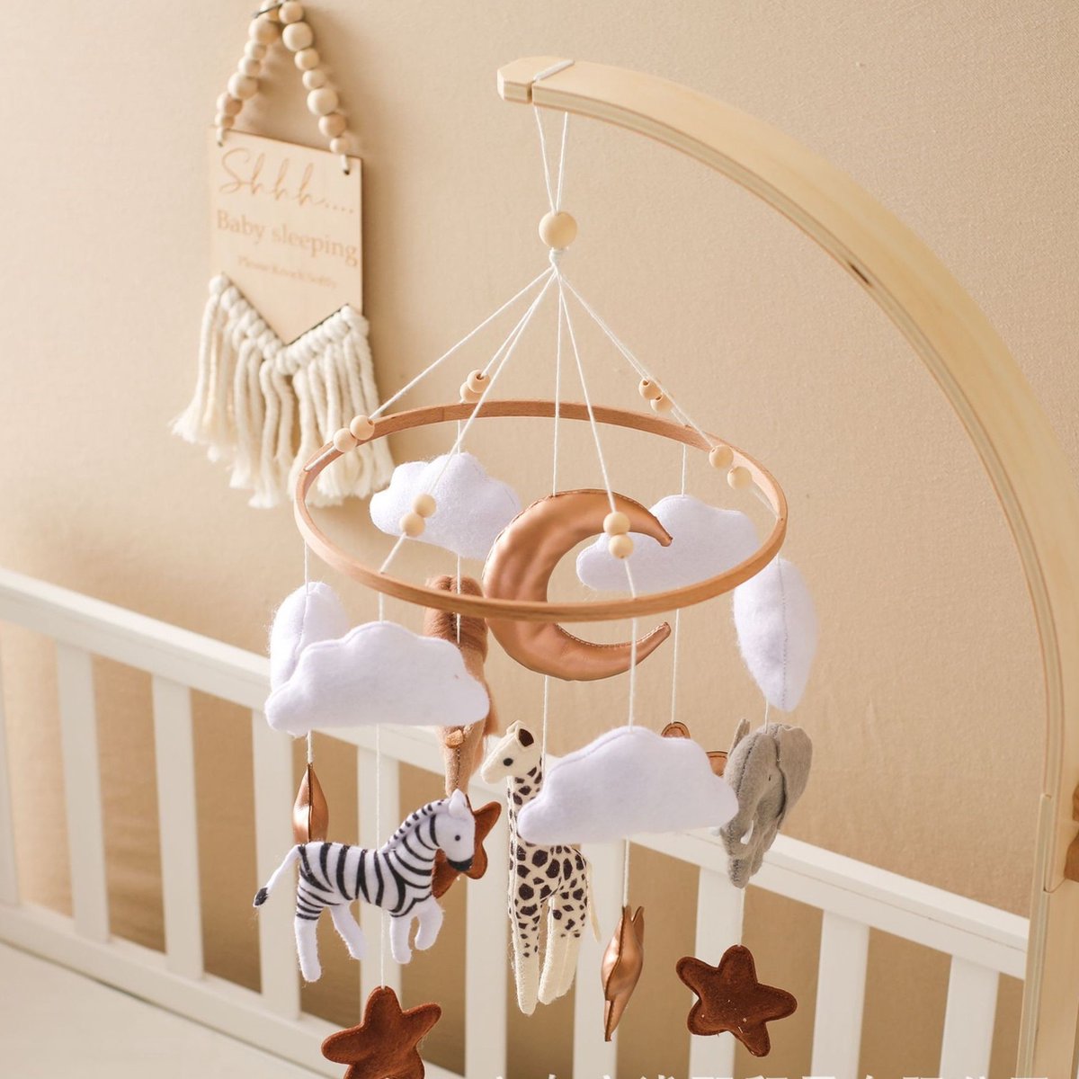 Joymaxx® Mobiel Baby Dieren Safari - Boxmobiel Vilt/Hout Handgemaakt - Babykamer Decoratie Neutrale Kleur- Muziekmobiel-Kraamcadeau - Babyshower Cadeau – foto 2