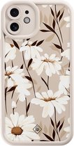 Casimoda® hoesje - Geschikt voor iPhone 11 - In Bloom - Effen telefoonhoesje met lensbescherming - TPU - Backcover - Bruin/beige