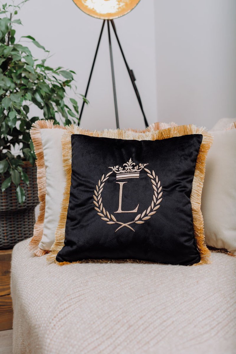Embroidered pillow / personalised pillow / monogram pillow / decorative cushion 40x 40 black velvet letter L