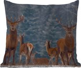 Sierkussen Buiten - Hert - Winter - Sneeuw - Bosdieren - Bos - Natuur - 60x60 cm - Weerbestendig
