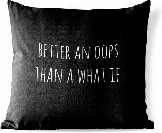 Buitenkussen - Engelse quote "Better an oops than a what if" op een zwarte achtergrond - 45x45 cm - Weerbestendig