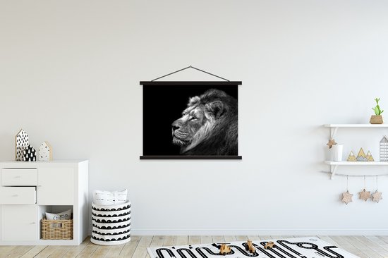 Lion sur fond noir en noir et blanc affiche textielposter lattes noir 150x113 cm - Tirage photo sur plaque scolaire (décoration murale salon / chambre)