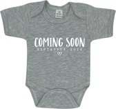 Aankondiging zwangerschap rompertje 'Coming soon - September 2024' - Grijs met wit - Romper - Zwanger - Pregnancy announcement - Baby aankondiging - Geboorte - Romper - Baby -