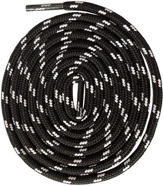 Zwarte veter met wit zigzagpatroon, opgerold in een cirkel met metalen tip.
