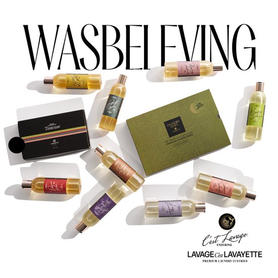 Collection de flacons de parfum de lessive Lavayette et une boîte "Laundry paf" avec bandes parfumées.