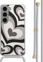 Casimoda® hoesje met grijs koord - Geschikt voor Samsung S23 - Hart Swirl Zwart - Afneembaar koord - TPU/polycarbonaat - Zwart