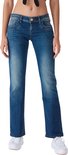 Voorkant van een model in een blauwe bootcut jeans, met open kniezakken en zichtbare stiksels.