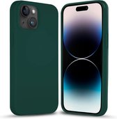 Coverzs Solid silicone case geschikt voor Apple iPhone 15 groen (donkergroen) - iPhone 15 hoesje donkergroen - Luxe siliconen hoesje met 3-laags bescherming