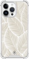 Casimoda® hoesje - Geschikt voor iPhone 14 Pro Max - Palmy Leaves Beige - Shockproof case - Extra sterk - TPU/polycarbonaat - Bruin/beige, Transparant