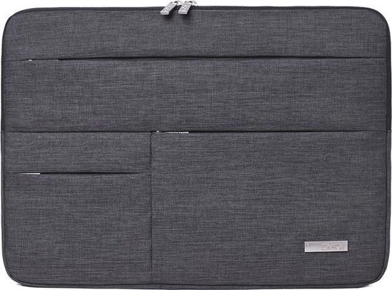 Housse d'ordinateur portable gris foncé avec fermeture éclair, poches avant zippées et ouvertes. Logo métallique en bas à droite.