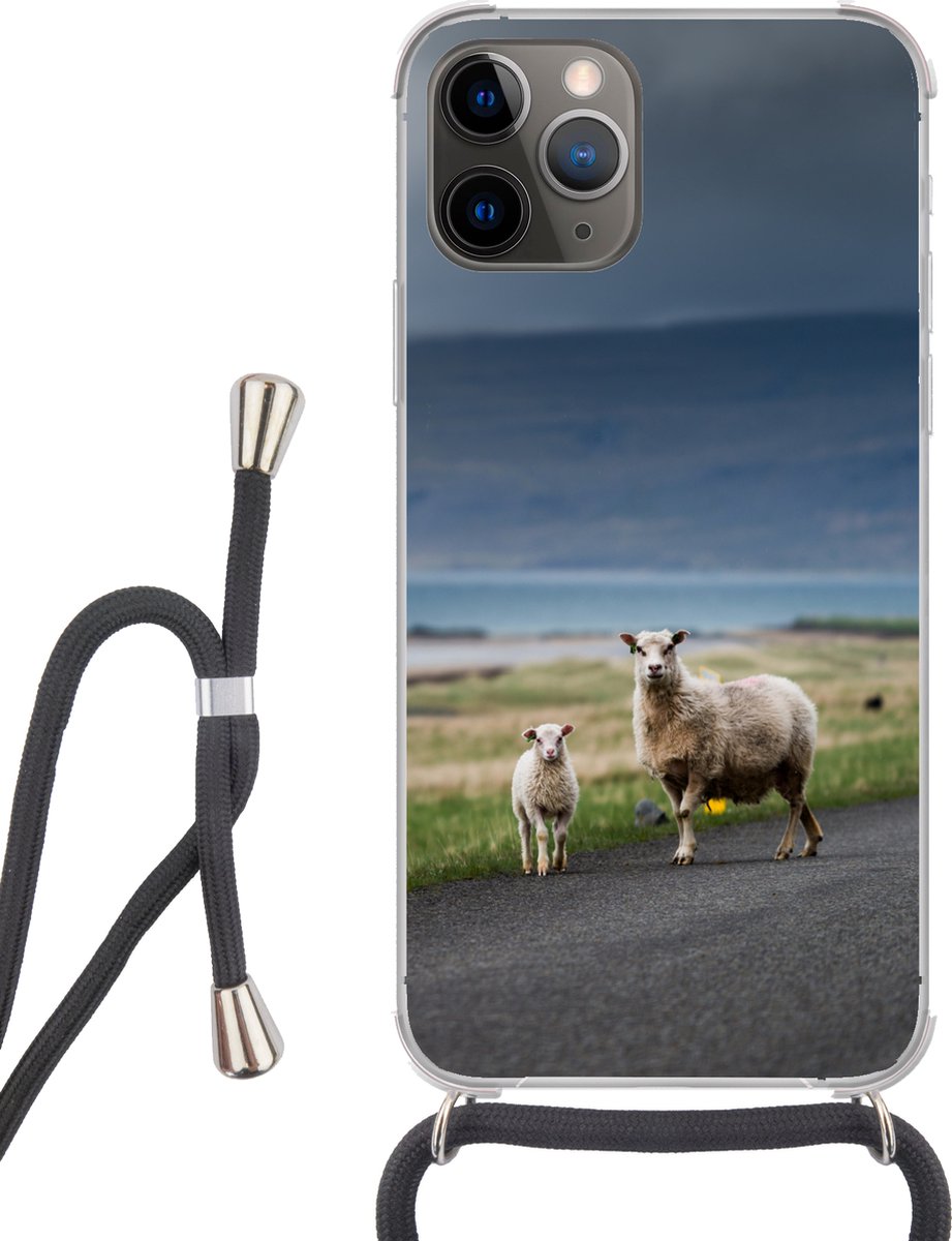 Telefoonhoesje Geschikt voor iPhone 13 Pro - Schaap - Lam - Storm - Siliconen - Crossbody - Backcover met Koord - Telefoonhoesje met koord - Hoesje met touw Telefoonhoesje