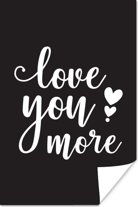 Affiche noire avec texte blanc 'love you more' en calligraphie et deux petits cœurs.