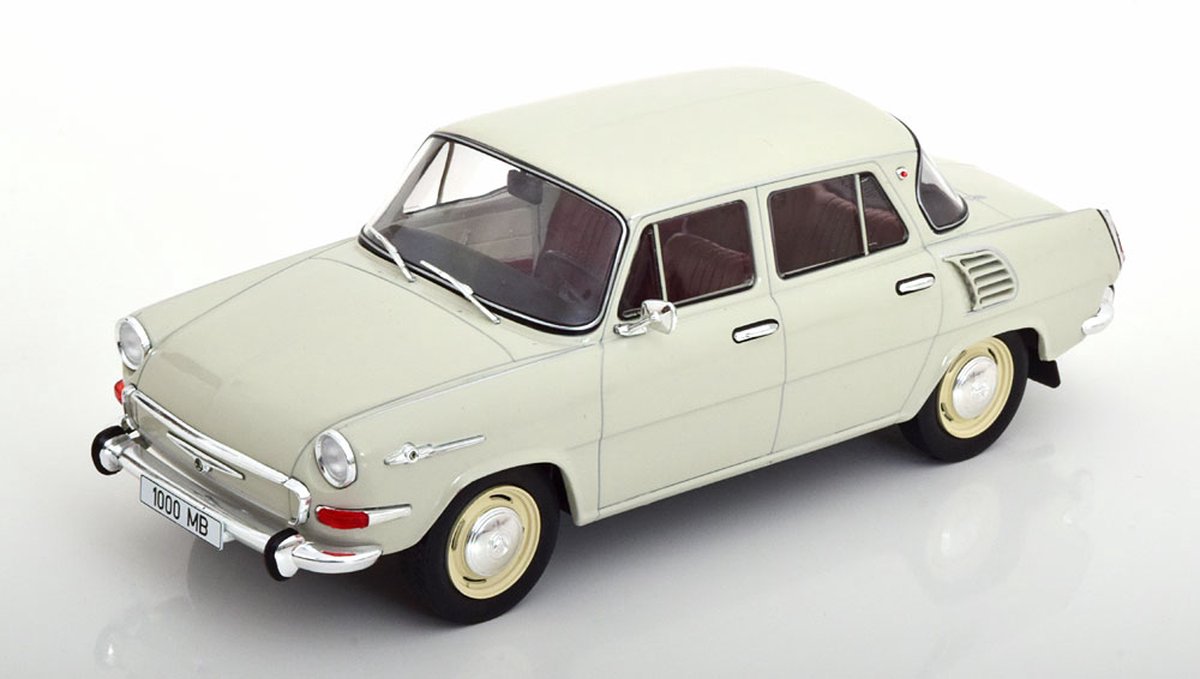 Het 1:18 Diecast-model van de Skoda 1000 MB uit 1966 in wit. MCG MCG18275