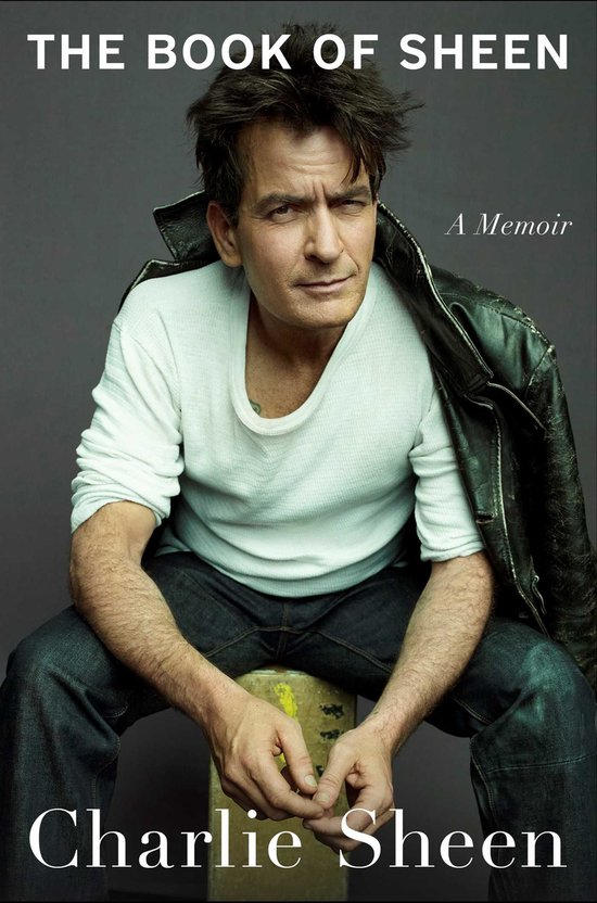 De omslag van het boek 'The Book of Sheen' met een portret van Charlie Sheen in een leren jasje.