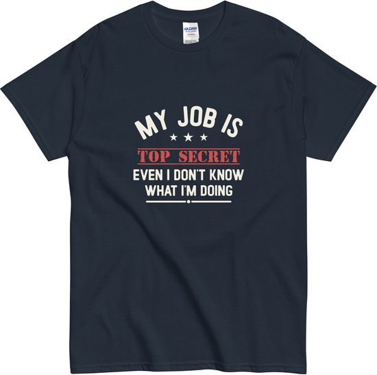 T-shirt bleu marine avec l'inscription "MY JOB IS TOP SECRET EVEN I DON'T KNOW WHAT I'M DOING" en lettres blanches et rouges.