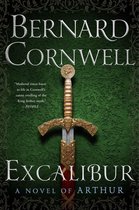 Boek 'Excalibur' van Bernard Cornwell, met een zwaard op een groen, versierd patroon. Tekst: 'Excalibur A NOVEL OF ARTHUR'.