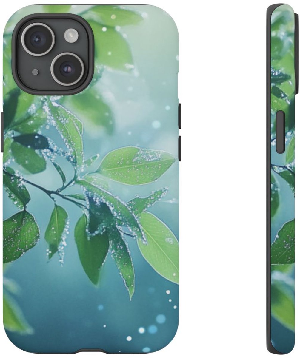 Dauwfrisse Groene Bladeren met Lichtbokeh – Telefoonhoesje Geschikt voor iPhone 15