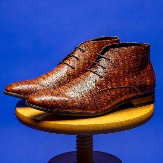 Brown Reptile High - Maat 45 - Lureaux - Kleurrijke Schoenen Voor Heren - Veterschoenen Met Print